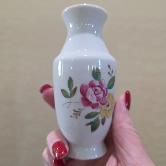Vintage Made in China Miniature Flower Transfer Design White Vase - Picture 3 of 12